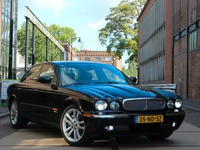 Używany Jaguar XJR Supercharged 396 KM (291 kW) 2003 Czarny Sedan/Limuzyna