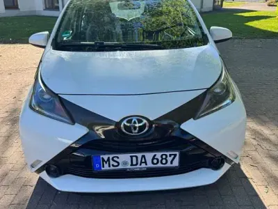 Second-hand Toyota Aygo 69 CP (50 kW) 2018 Alb Hatchback