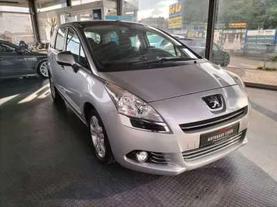 Gebraucht Peugeot 5008 Active 156 PS (114 kW) 2011 Grau Van / Kleinbus