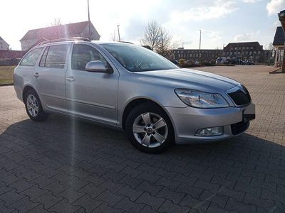 Gebraucht Skoda Octavia Ambition 105 PS (77 kW) 2011 Silber Kombi