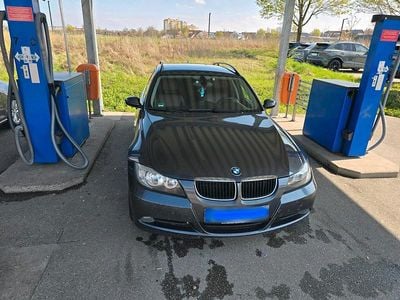Gebraucht BMW 320 163 PS (119 kW) 2007 Grau Kombi