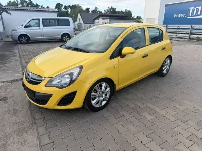 Gebraucht Opel Corsa 65 PS (47 kW) 2014 Gelb Kleinwagen