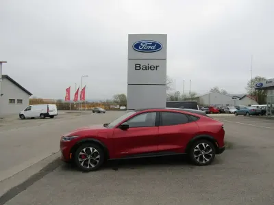 Gebraucht Ford Mustang Mach-E 197 kW (269 PS) 2022 Lucidrot metallic SUV