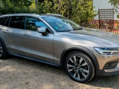 Gebraucht Volvo V60 CC Pro 190 PS (139 kW) 2019 Grau Kombi