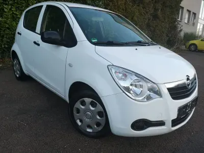 Gebraucht Opel Agila 68 PS (50 kW) 2014 Weiß Kleinwagen