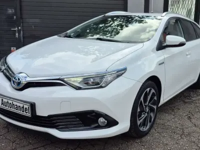 Gebraucht Toyota Auris Hybrid Design 99 PS (72 kW) 2015 Super (pure) white ii Kombi