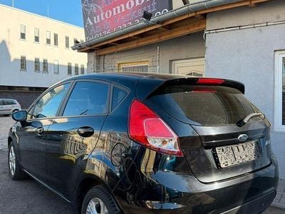Usata Ford Fiesta Trend 80 CV (58 kW) 2014 Nero Utilitaria