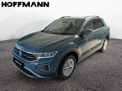 Gebraucht VW T-Roc Life 150 PS (110 kW) 2025 Petrol blue metallic SUV