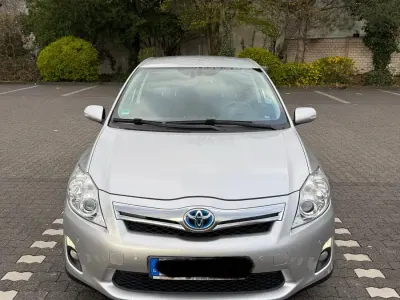 Usata Toyota Auris Hybrid 136 CV (100 kW) 2011 Argento Utilitaria