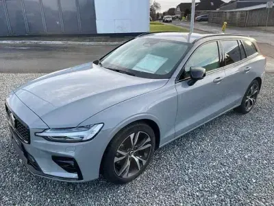 Używany Volvo V60 Plus 197 KM (144 kW) 2023 Szary Kombi
