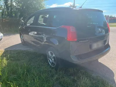 Gebraucht Peugeot 5008 112 PS (82 kW) 2012 Schwarz Van / Kleinbus
