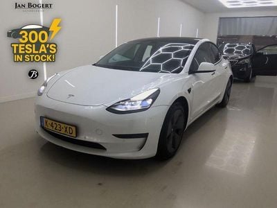 Weiß Gebraucht 2021 Tesla Model 3 Standard Range Limousine | 21.900 € (Guter Preis)