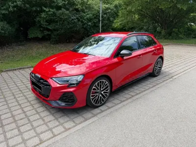 Gebraucht Audi S3 Sport 333 PS (244 kW) 2025 Rot Limousine