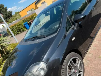 Gebraucht Fiat Punto 105 PS (77 kW) 2011 Schwarz Kleinwagen