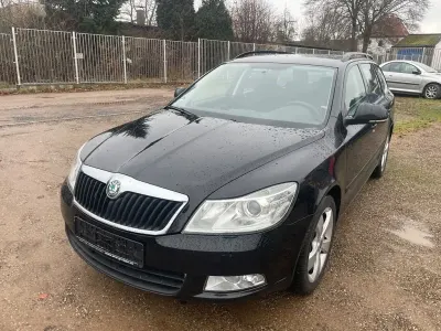 Gebraucht Skoda Octavia Ambiente 122 PS (89 kW) 2011 Schwarz Kombi