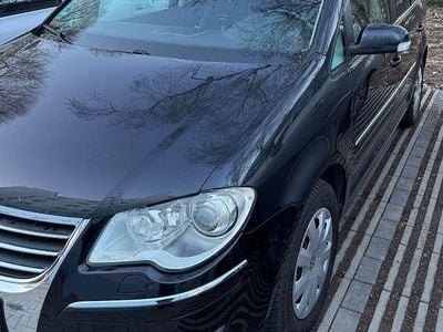 Schwarz Gebraucht 2009 VW Touran United Van / Kleinbus | 4.900 € (Guter Preis)