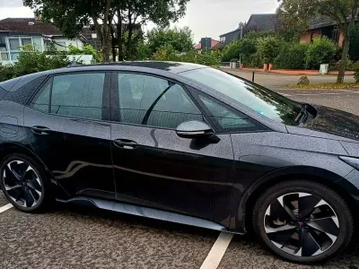 Begagnad Cupra Born 150 kW (204 HK) 2023 Svart Halvkombi