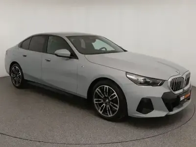 Gebraucht BMW 520 M Sport 208 PS (152 kW) 2025 Grau Limousine