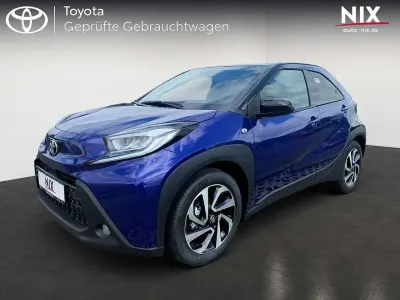 Neu Toyota Aygo X Comfort 72 PS (52 kW) 2025 Juniper blue/black mica SUV