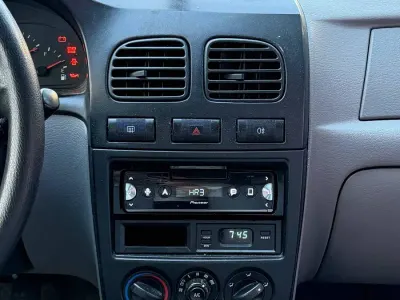 Gebraucht Kia Rio 98 PS (72 kW) 2001 Grau Kleinwagen