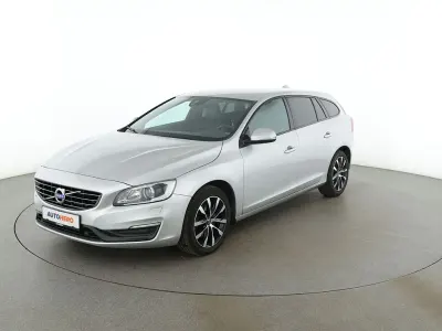 Second-hand Volvo V60 Linje Svart 152 CP (111 kW) 2018 Argintiu Break