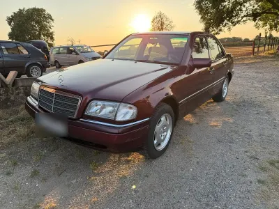 Gebraucht Mercedes C180 Elegance 122 PS (89 kW) 1996 Rot Limousine