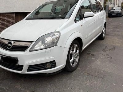 Weiß Gebraucht 2006 Opel Zafira Van / Kleinbus | 2.300 € (Fairer Preis)