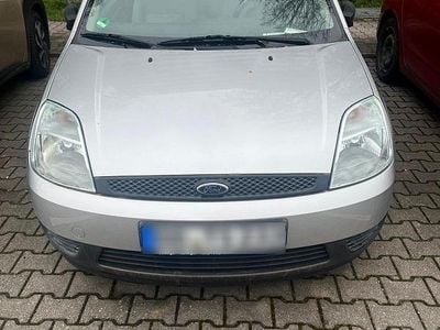 Second-hand Ford Fiesta 60 CP (44 kW) 2003 Argintiu Hatchback