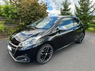 Gebraucht Peugeot 208 110 PS (80 kW) 2015 Schwarz Kleinwagen