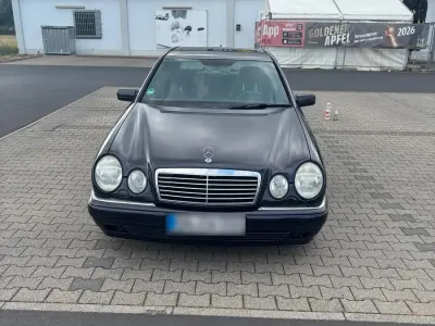 Gebraucht Mercedes E420 279 PS (205 kW) 1996 Andere farben Limousine