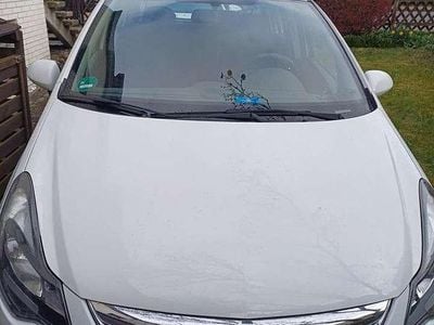Używany Opel Corsa Edition 69 KM (50 kW) 2014 Biały Hatchback