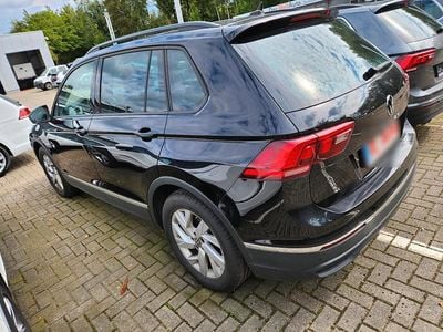 Gebraucht VW Tiguan Life 122 PS (89 kW) 2021 Schwarz SUV