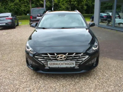Gebraucht Hyundai i30 120 PS (88 kW) 2021 Schwarz Kombi