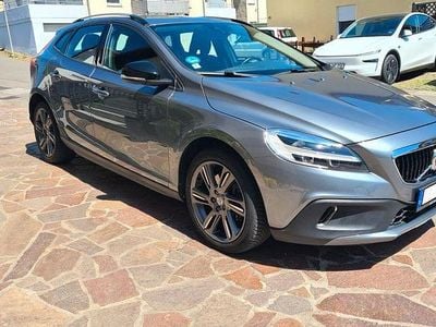 Grau Gebraucht 2019 Volvo V40 CC Kombi | 14.500 € (Fairer Preis)