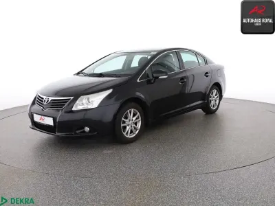 Gebraucht Toyota Avensis 147 PS (108 kW) 2010 Black mica / ink Limousine