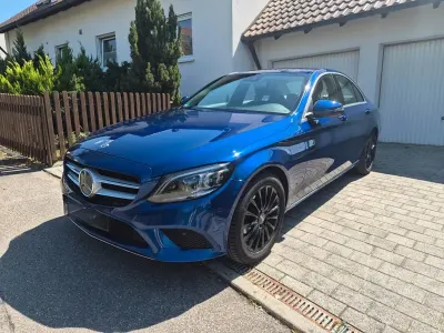 Gebraucht Mercedes C180 156 PS (114 kW) 2020 Blau Limousine