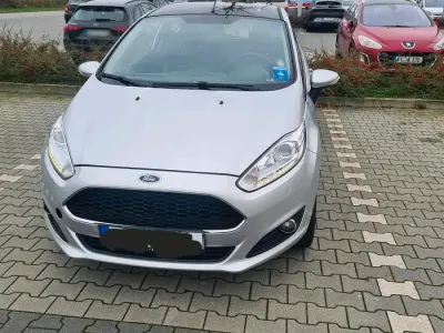 Gebraucht Ford Fiesta 101 PS (74 kW) 2016 Silber Kleinwagen