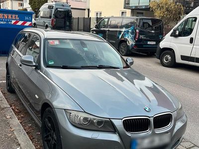 Gebraucht BMW 318 143 PS (105 kW) 2012 Grau Kombi