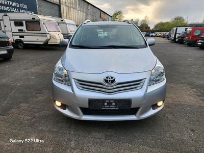 Gebraucht Toyota Verso 2010 Silber Van / Kleinbus