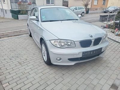 Grau Gebraucht 2006 BMW 118 Kleinwagen | 2.250 € (Guter Preis)