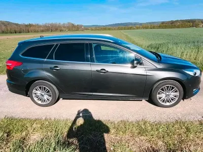 Usado Ford Focus 150 CV (110 kW) 2018 Gris Familiar