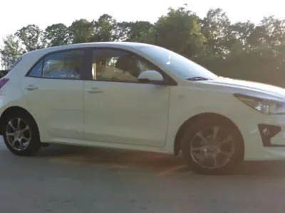 Gebraucht Kia Rio 84 PS (61 kW) 2021 Weiß Limousine