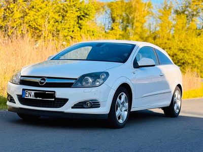Second-hand Opel Astra GTC 116 CP (85 kW) 2010 Alb Coupe