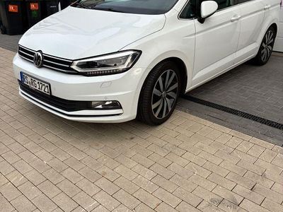 Weiß Gebraucht 2016 VW Touran Highline Van / Kleinbus | 15.900 € (Etwas zu teuer)