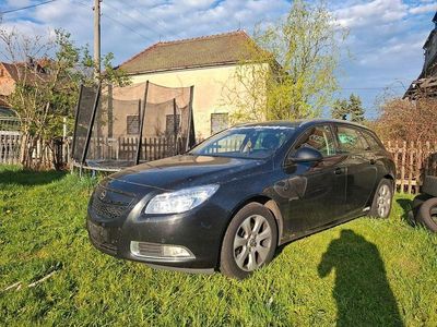 Usado Opel Insignia Innovation 160 HP (117 kW) 2011 Preto Carrinha