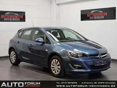 Usata Opel Astra 101 CV (74 kW) 2012 Blu Berlina