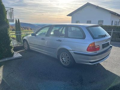 Silber Gebraucht 2002 BMW 316 Kombi | 500 €