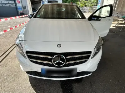 Gebraucht Mercedes A180 Night 122 PS (89 kW) 2015 Weiß Kleinwagen