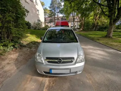 Usata Opel Meriva Essentia 101 CV (74 kW) 2003 Argento Monovolume