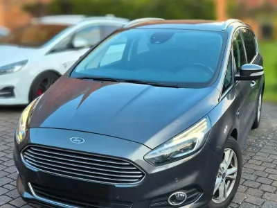 Gebraucht Ford S-MAX Titanium 199 PS (146 kW) 2018 Grau Van / Kleinbus